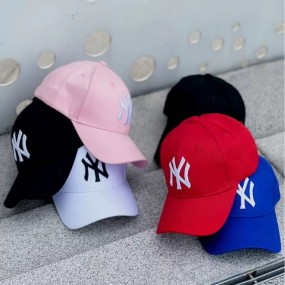 Caps besticken lassen | Individuell mit eigenem Logo